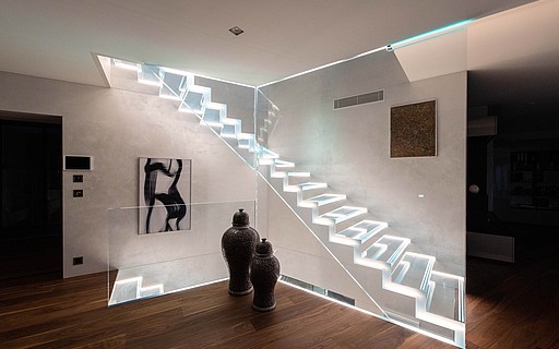 All-glass stairs