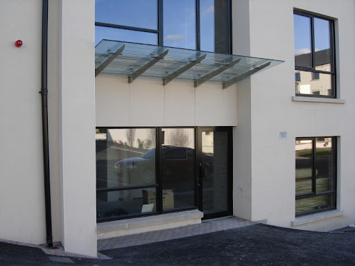 Entrance with a glass canopy