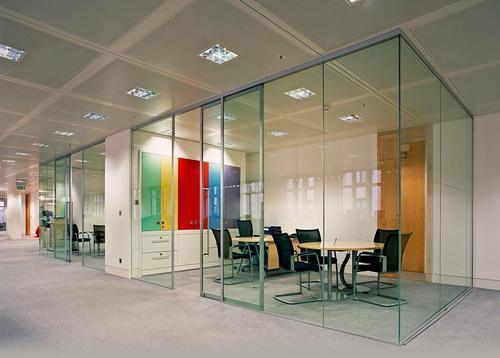 ￼Choosing the right office partitions