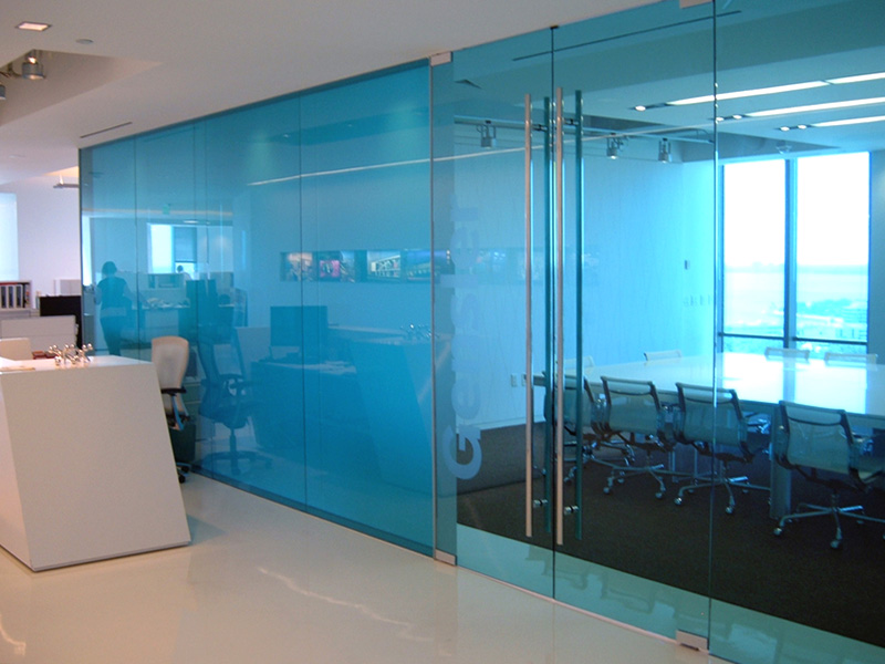 Wall cladding with glass