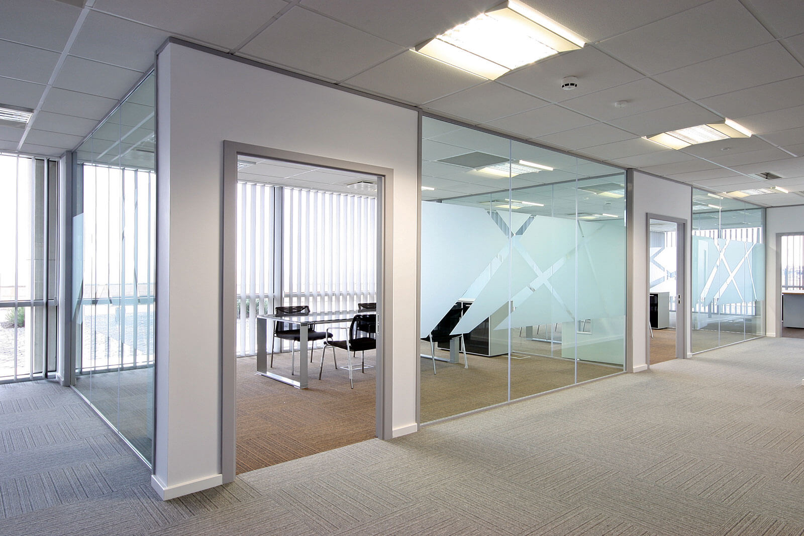 All-glass partitions with doors
