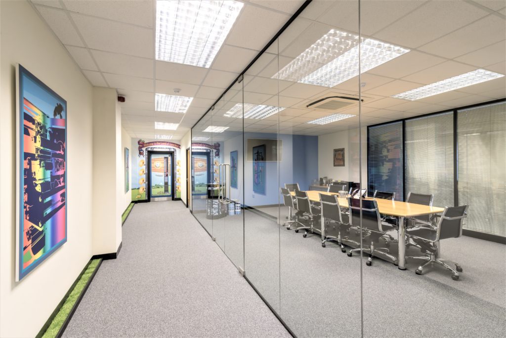 Features of installing glass partitions