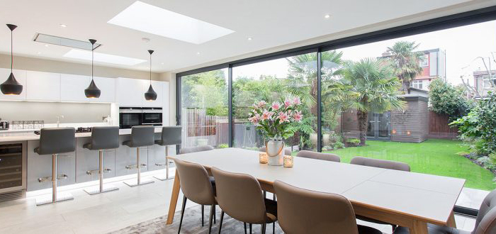 Advantages of glass doors in the kitchen